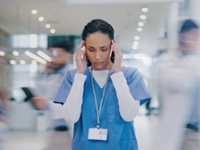 Nieuw EU-OSHA-rapport belicht arbeidsrisico's in de Europese gezondheids- en sociale zorgsector